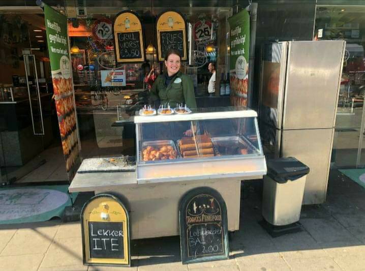 Roos staat weer voor je klaar met een aantal van onze gegrilde specialiteiten zoals Leeuwarder ballen, grillworst en Friese turfjes! 

#Leeuwarden #Schrans #Roos #buitenverkoop #grillpecialiteit #grillworst #Frieseturfjes #Leeuwarderbal #Deslagerdieallesheeft