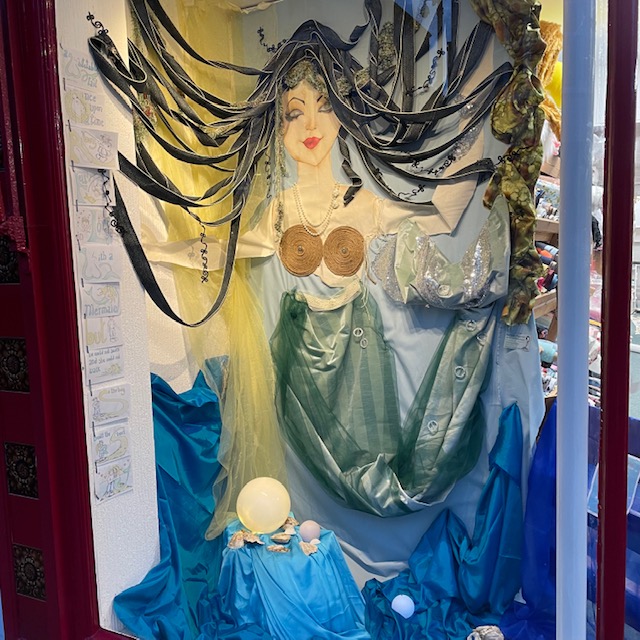 juliewassmer's tweet image. DON'T FORGET! I'm judging this yr's Oyster Fest Best Dressed Window competition as the theme  is "Whitstable Pearl"! Enter by Monday 23/8!!! The @FabricWhits Shop has done so with their fab window created by @whitstabletail see below. Details on poster. Pls RT
#wof21 #whitstable