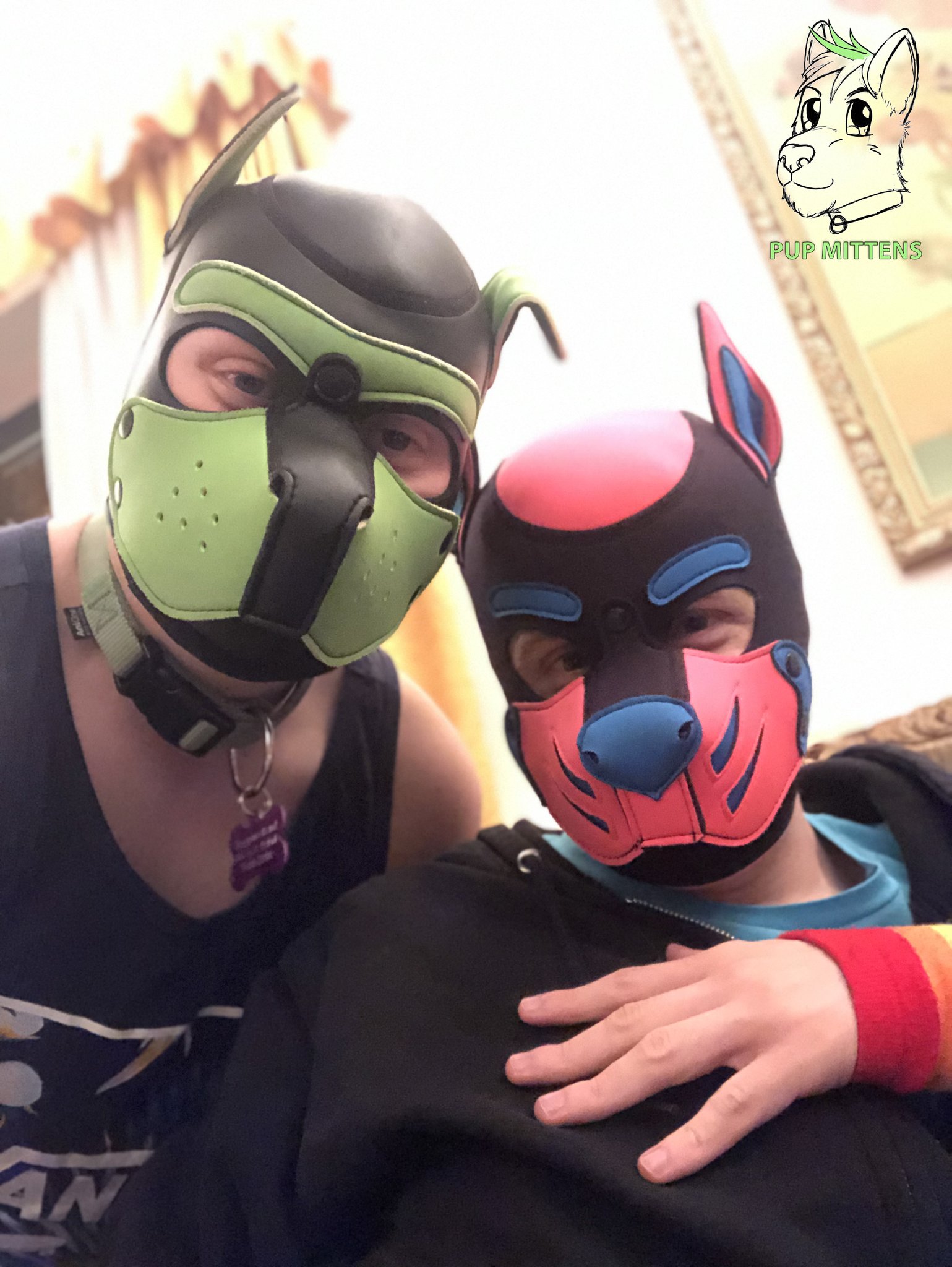 3 pic. Some Pictures from my - kinda mini con - in Hungary ?
*woof woof* Was a really fun time ? thank