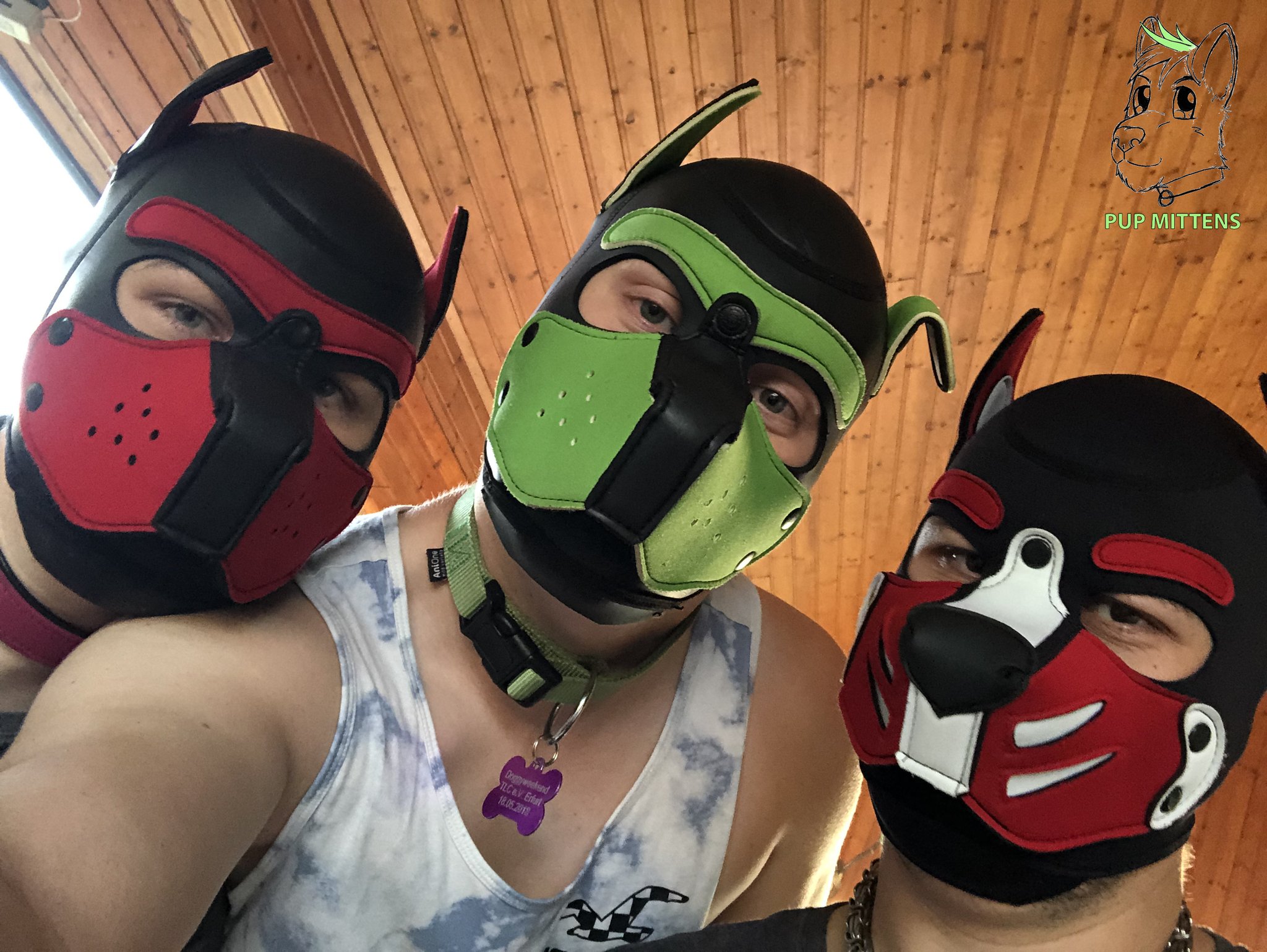 4 pic. Some Pictures from my - kinda mini con - in Hungary ?
*woof woof* Was a really fun time ? thank