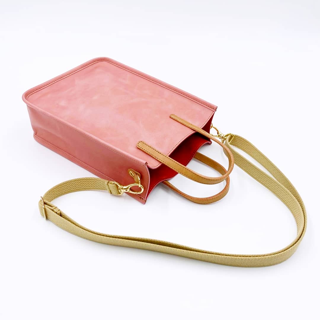 morisuga1's tweet photo. https://t.co/PejIgdnDIc
小さな手さげbag 2way  *coral color*

#ミニバッグ #斜めがけショルダー
#コーラルカラー #珊瑚色 https://t.co/xOFqJiVJlv
