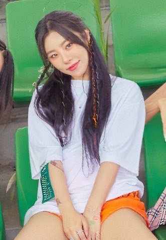 Hourly_Wheein's tweet photo. im crazy for this wheein, i want to hug their stylist 😣✊
#WHEEIN #フィイン #丁輝人 #휘인 #마마무 https://t.co/KElExUfYbL
