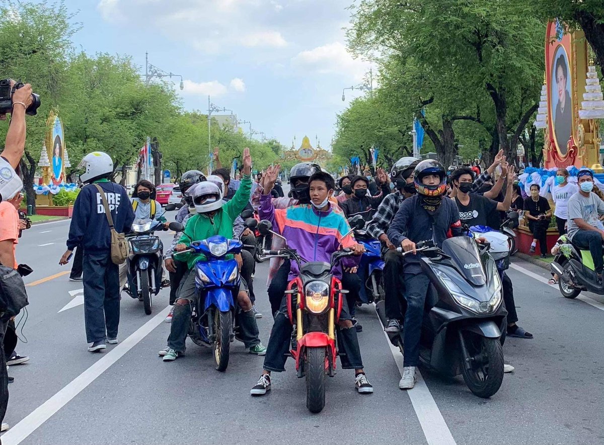 ⚡️ประมวลภาพ #ม็อบ21สิงหา 
ยื่นหนังสือทะลุโลก เปิดโปงทรราช ให้ต่างชาติได้รับรู้
—
#ทะลุฟ้า
#ประชุมสภา 
#thalufah 
#ไล่ประยุทธ์
#WhatHappeningInThailand