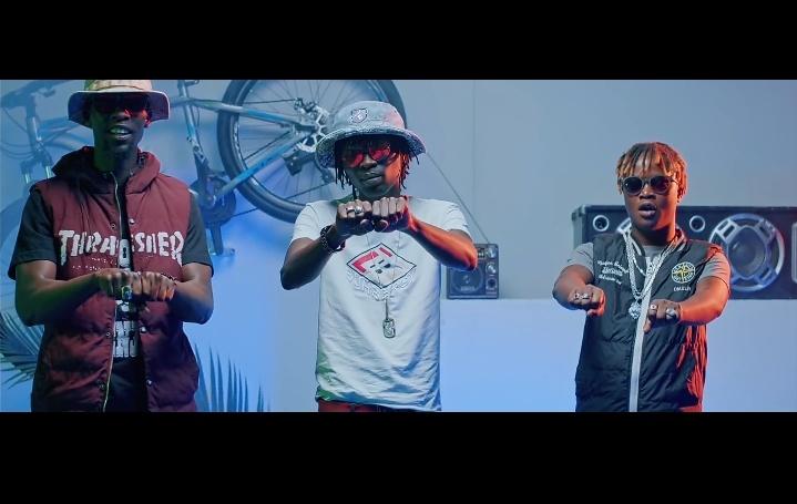 realestmaza's tweet photo. Willy Paul aliamua lazima mbogi ioge ndo itoke kwa video π #manyuria https://t.co/OWtoGGVm2a
