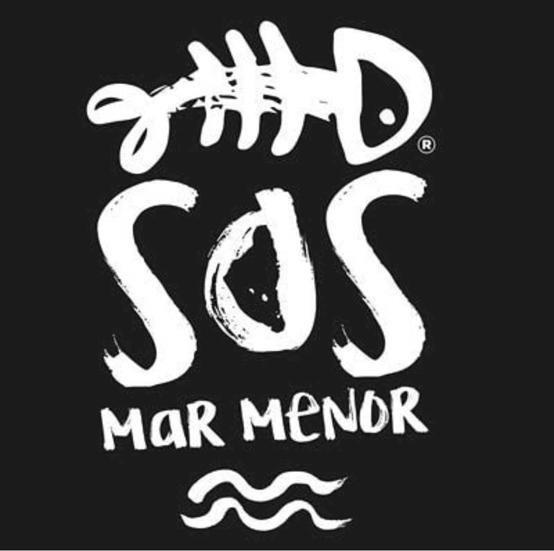 La tiza y las pintadas las podéis borrar. Las fotos no. #SOSMarMenor
