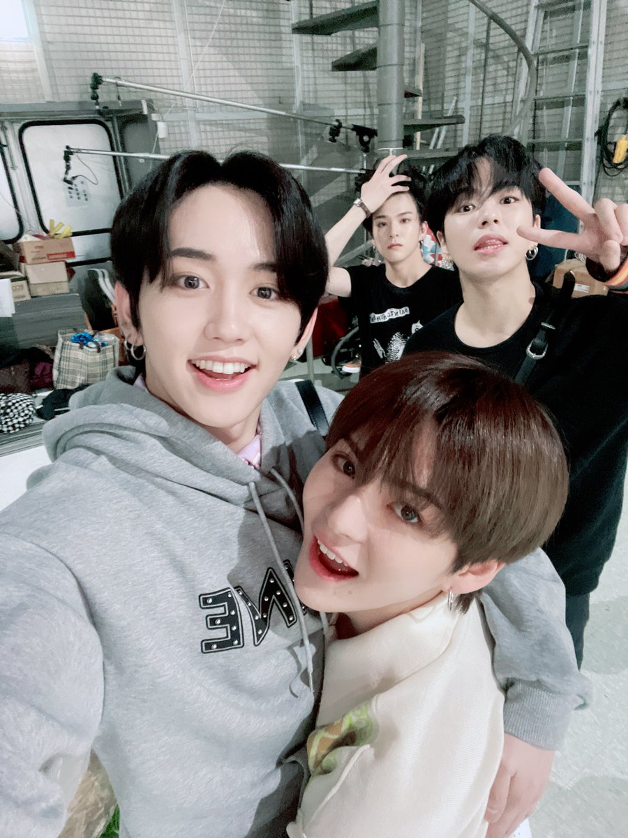 Treasure Yesterday 마시호 Mashiho マシホ 요시 Yoxi ヨシ 윤재혁 Yoonjaehyuk ユンジェヒョク 아사히 Asahi 朝光 Treasure Yesterday 마시호 Mashiho マシホ 요시 Yoxi ヨシ 윤재혁 Yoonjaehyuk ユンジェヒョク 아사히 Asahi 朝光