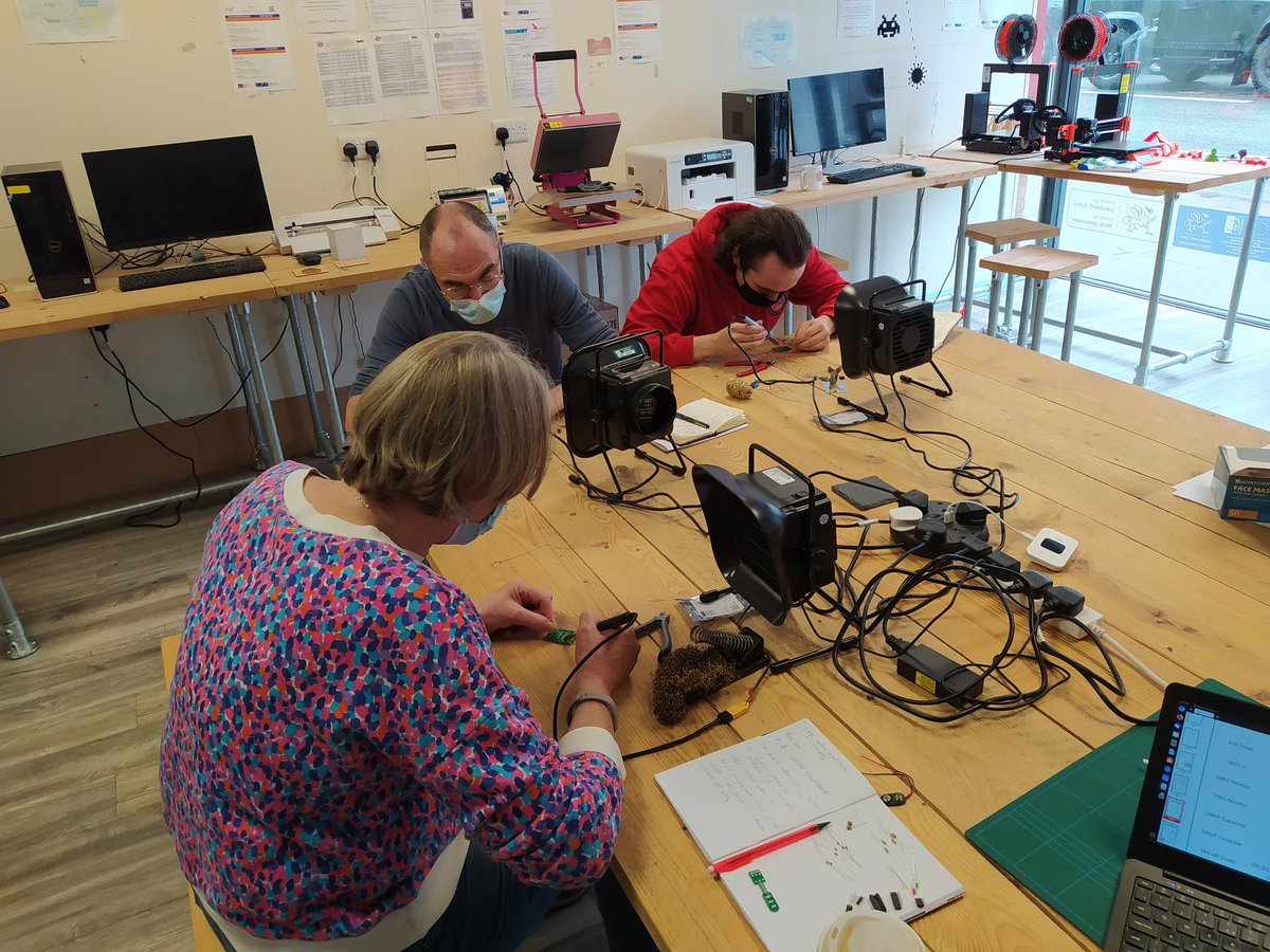 concreted0g's tweet photo. Fabulous group of #solderers in the #ffiws #makerspace working hard on their electronic kits! #making #skills https://t.co/BS8HjEG98c