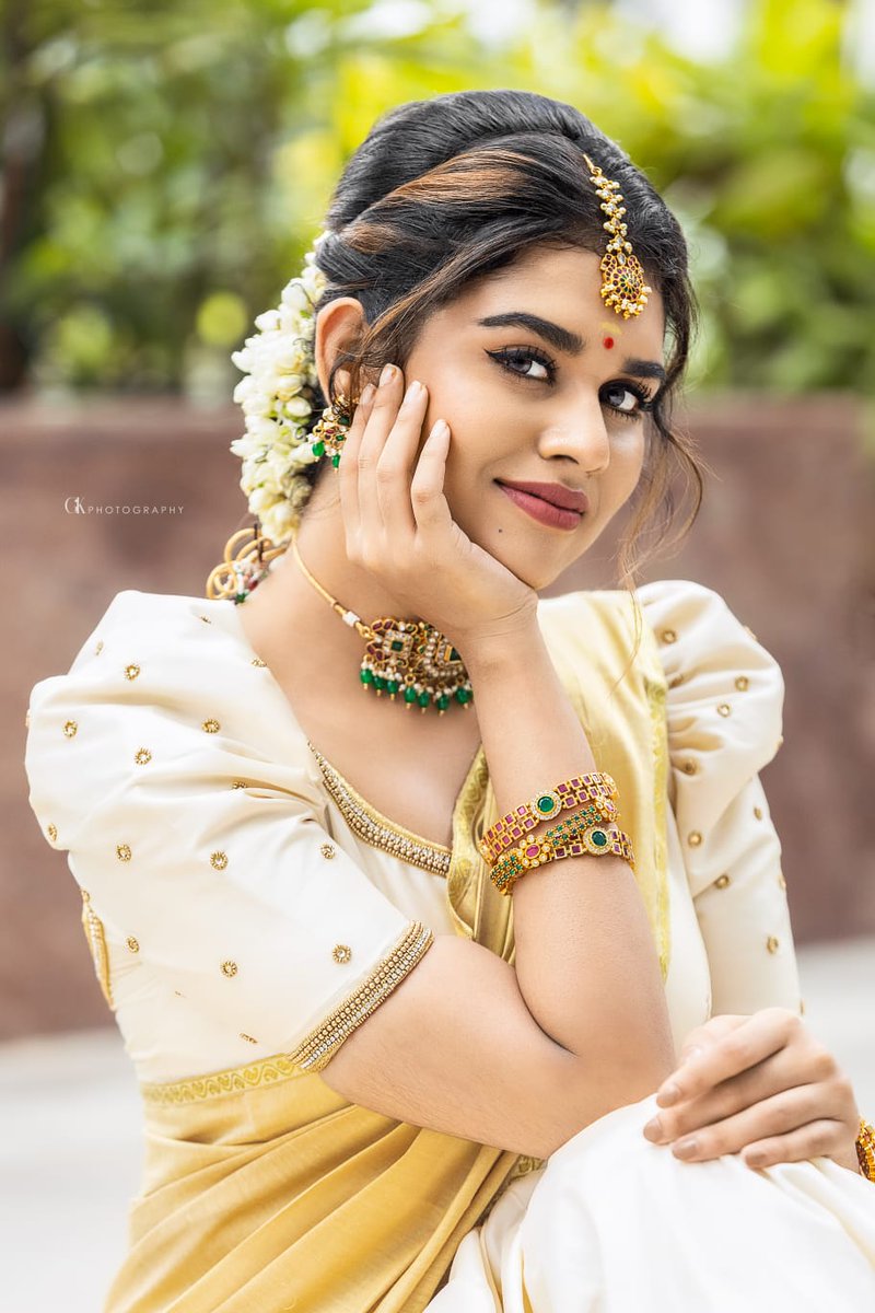 PeraiNews's tweet photo. Actress #MeenakshiGovindharajan looks elegant

#HappyOnam @MeenakshiGovin2

📸 @GK_Photographyy
Styled by @Indu_IG
@SathishwaranPRO https://t.co/6qinMYosXr