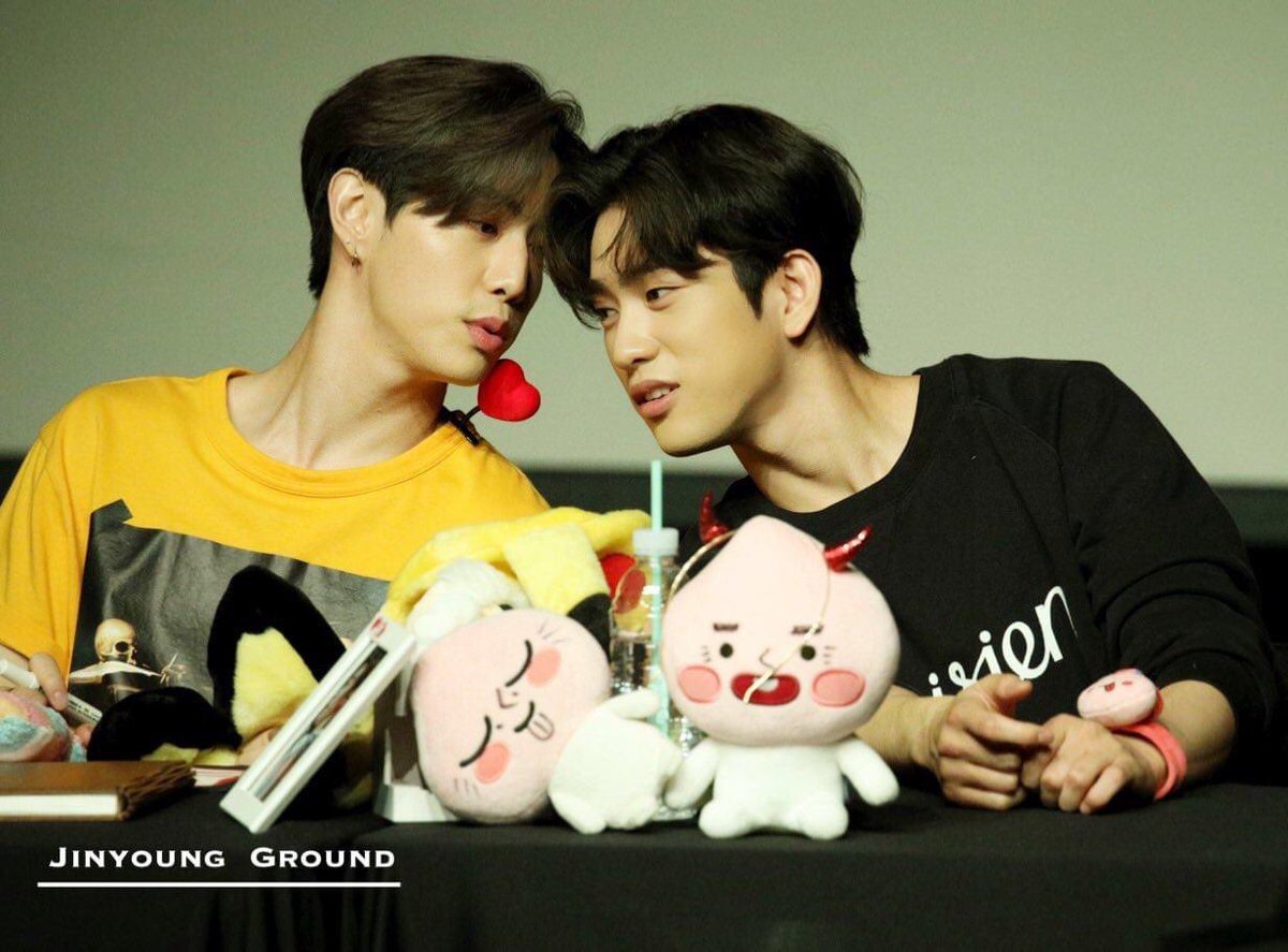 hourlymarkjin's tweet photo. #GOT7 #MarkJin #MarkTuan #Jinyoung https://t.co/uFpKwD1ee9