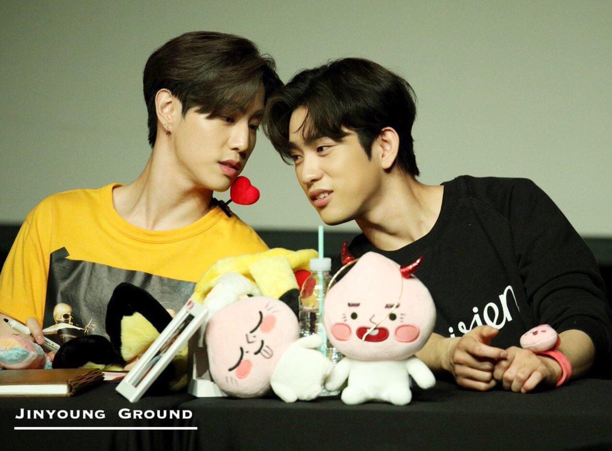 hourlymarkjin's tweet photo. #GOT7 #MarkJin #MarkTuan #Jinyoung https://t.co/uFpKwD1ee9