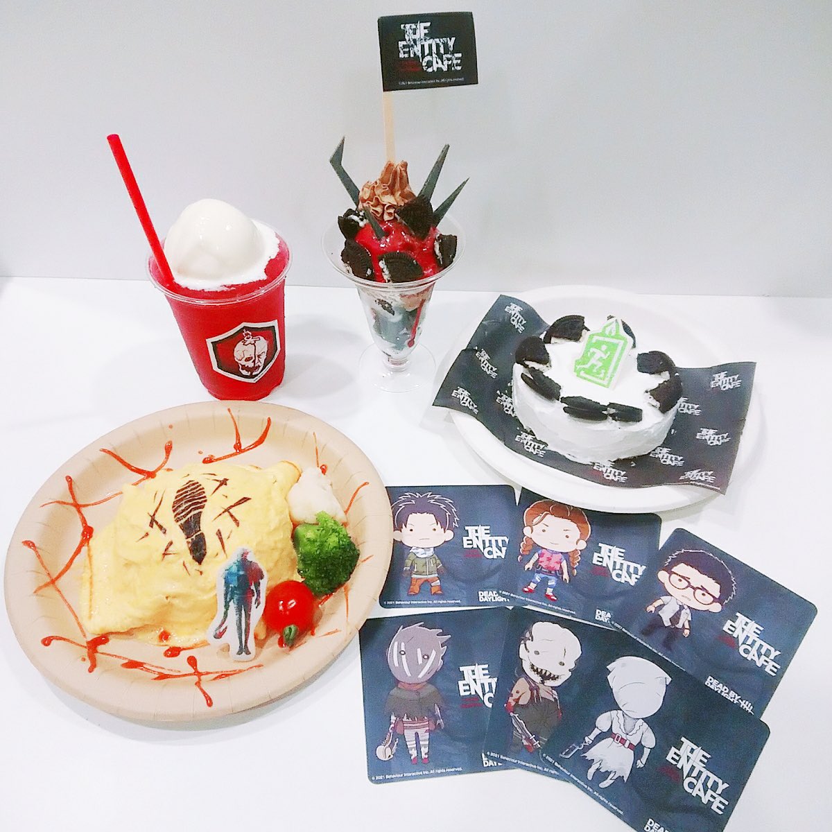 エマルコ 今日行ったdbdカフェの脱出だケーキ 公式のケーキ 実際に頼んで出てきたケーキ 適当すぎないか ニジゲンノモリのコラボフードを思い出すよ ὢ