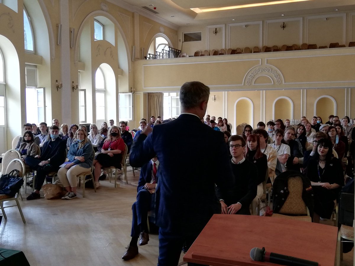 mlodalewica_'s tweet photo. Rozpoczynamy zjazd walny Młodej Lewicy!

Dziękujemy Posłowi na Sejm RP @KGawkowski za otwarcie naszego spotkania i motywujące słowa! https://t.co/7Qks6pyCMO