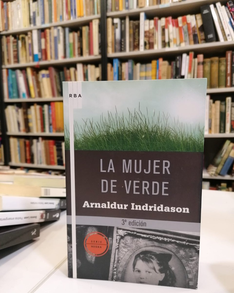 libreriapraga's tweet photo. «La mujer de verde» es una de las novelas negras más premiadas y elogiadas de los últimos años en Europa y Estados Unidos, entre ellos con el prestigioso Golden Dagger británico.
#novelanegra
#Lamujerdeverde
#Indridason
#RBA
#literatura
#librería
#Granada https://t.co/Vb8T8rk8ZT