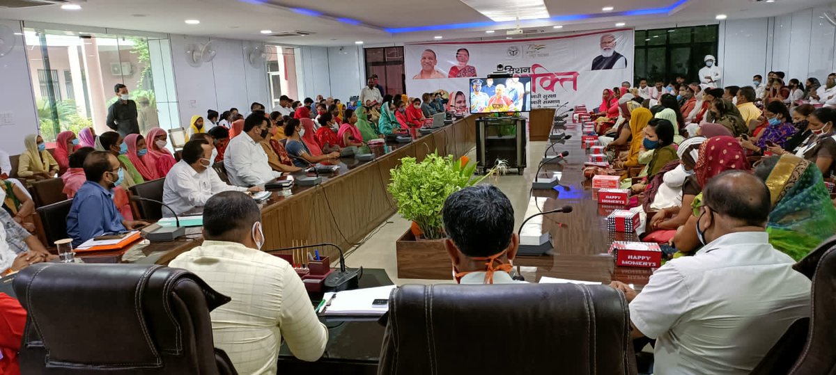 BagpatDm's tweet photo. #मिशन_शक्ति के तीसरे चरण का शुभारंभ कर
विभिन्न क्षेत्रों में उल्लेखनीय कार्य करने वाली 75 महिलाओं को मिशन शक्ति पुरस्कार से सम्मानित किया।
@upgovt 
@CMOfficeUP
@ChiefSecyUP 
@InfoDeptUP 
@ShishirGoUP 
@navneetsehgal3 
@dr_satyapal
@IYogeshDhama 
@mla_chhaprauli 
@KPMalik51 https://t.co/yoaK4IaeiT