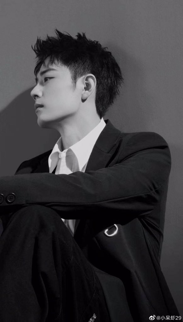 อเดลคือตำรวจในกรมตำรวจแห่งนิวยอร์ก ส่วนลอเรนโซ่ คาร์โลคือเจ้าพ่อที่ใครหลายๆคนแม้แต่ตำรวจในกรมเดียวกับเขายังก้มหัวให้ นั่นเป็นเหตุผลที่ทำไมอเดลตัดสินใจแฝงตัวเข้าไปในกลุ่มมาเฟียคาร์โลเพื่อเด็ดหัวหมอนั่น

แต่งานนี้กลับไม่ใช่เนื้อรอเคี้ยวแต่เป็นกระดูกติดคอแทน!

#ป๋อจ้าน #ฟิคป๋อจ้าน