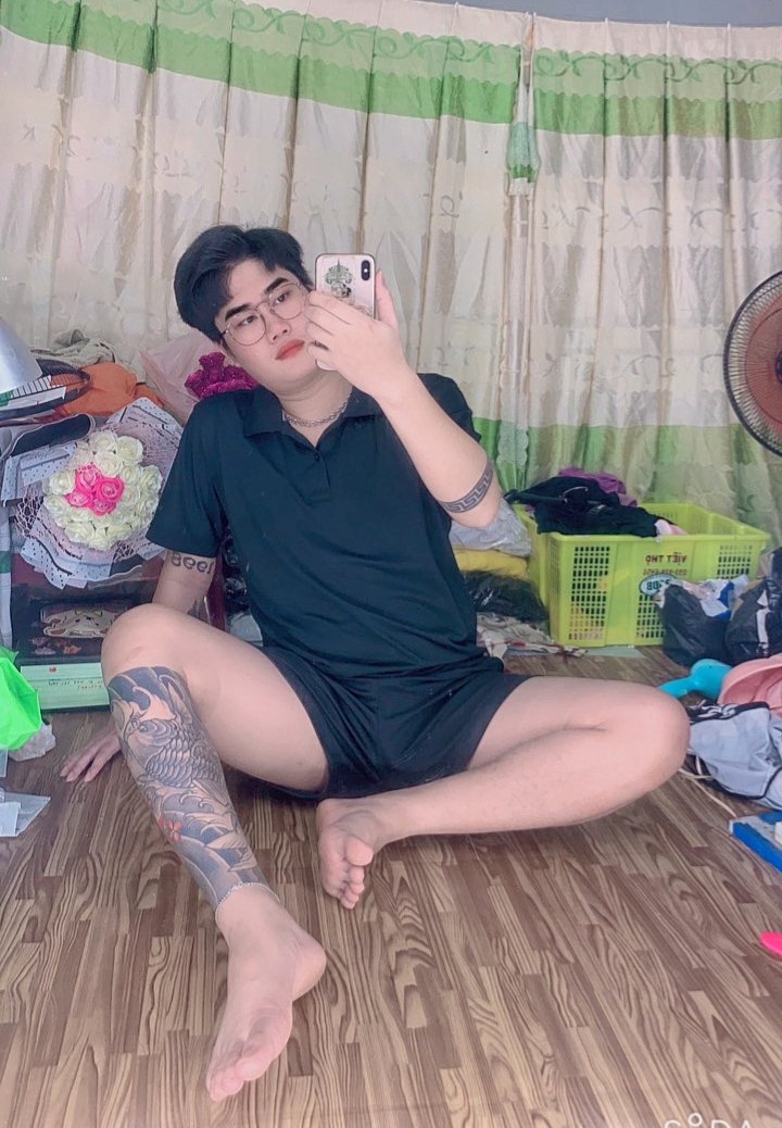 Muốn bắt cọp thì vào sở thú
Còn muốn bóp con c...thì lại đây tui cho