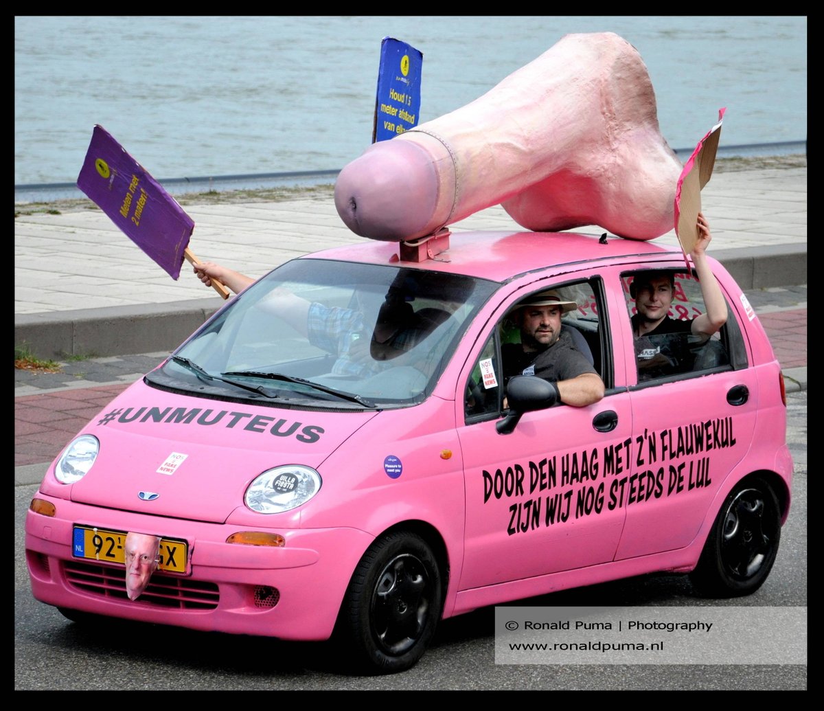RonaldPumaPhoto's tweet photo. 21.08.2021 #UnmuteUs #Nijmegen #Netherlands. Een #demonstratie/#protestmars tegen #regeringsbeleid #evenementenbranche. Na enkele #toespraken op de #Waalkade liep een lange stoet met protestleuzen op borden door de stad naar #Vasim terrein (met #muziek). #corona #COVID #politiek. https://t.co/2sEvfGxXSM