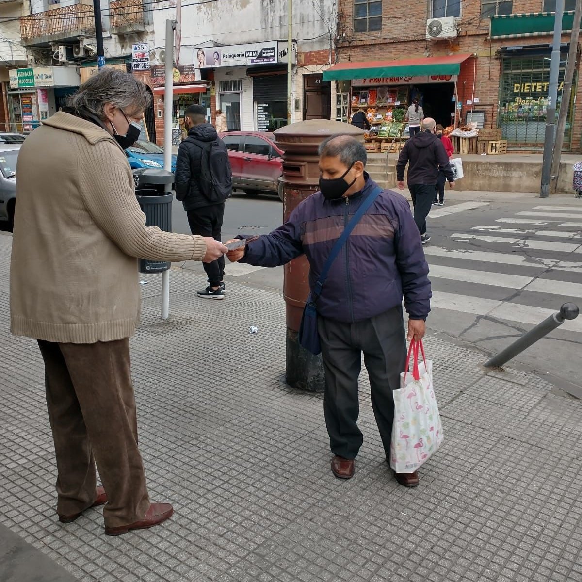 mpvischi's tweet photo. #JuntosPodemosMas en todos los barrios de CABA 💪 En la Comuna 4:
📍20 de Septiembre y Necochea
📍Palos y Olavarría

Escuchando a nuestros vecinos, compartiendo propuestas de #VidalYTetaz para que las prioridades reales sean lo primero en atender. Gracias a todos por acercarse! https://t.co/BFHua544TG