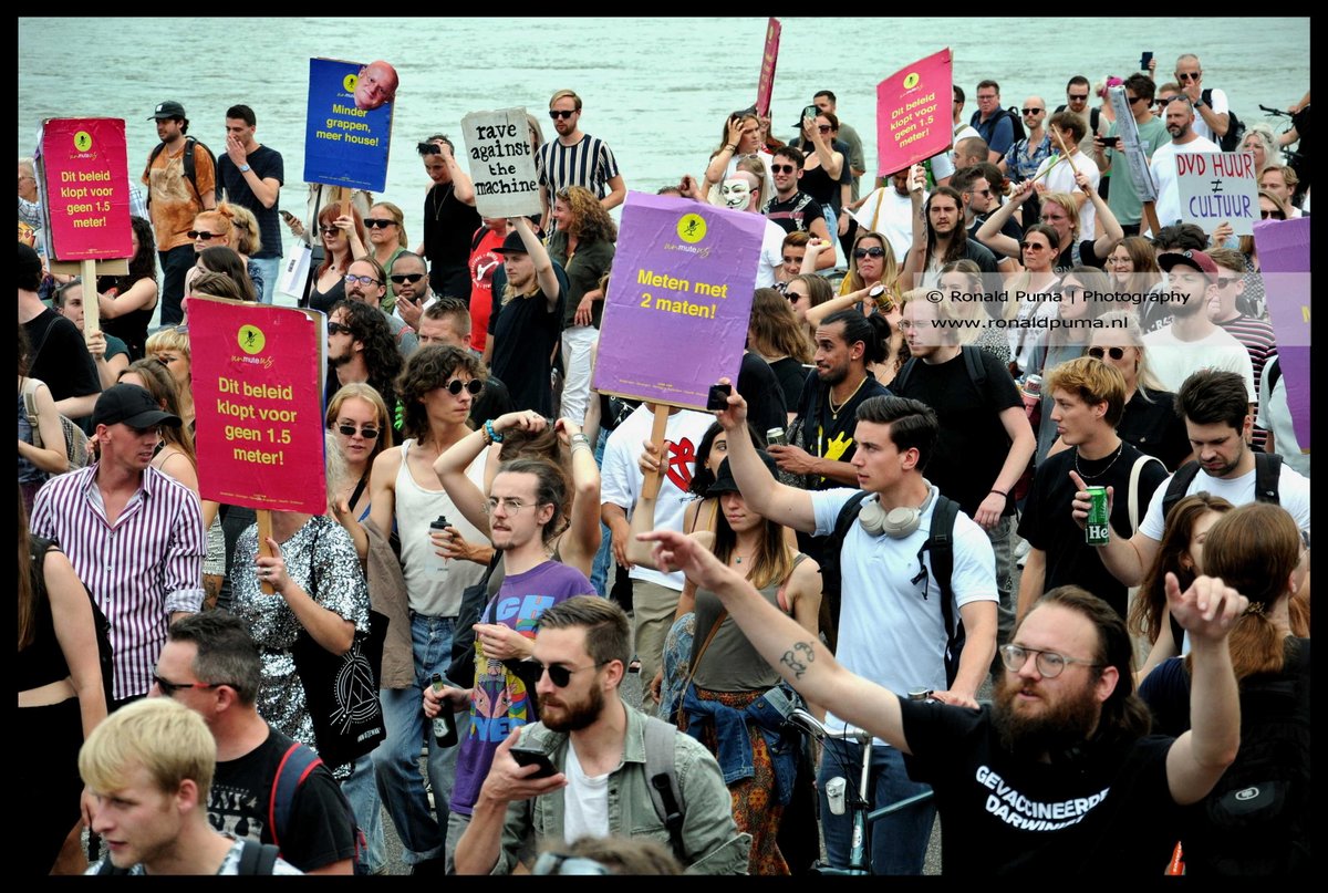 RonaldPumaPhoto's tweet photo. 21.08.2021 #UnmuteUs #Nijmegen #Netherlands. Een #demonstratie/#protestmars tegen #regeringsbeleid #evenementenbranche. Na enkele #toespraken op de #Waalkade liep een lange stoet met #protestleuzen op borden door de stad naar #Vasim terrein. #Politie #corona #COVID #politiek #F1. https://t.co/ZoYv2bMo1S