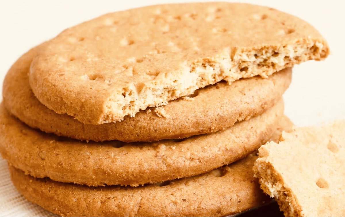 Food &amp; farming…past, present..future. All explored through the digestive biscuit: from 19th century recipes to the rise of food factories, Green Revolution wheat 🌾 to regen. agriculture. With <a href="/PollyRussell1/">Polly Russell</a> #carrs millers &amp; inside <a href="/McVities/">McVitie's</a> + dunkability coming up <a href="/BBCFoodProg/">The Food Programme</a>