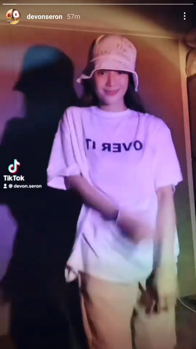 DEVONline_SQUAD's tweet image. [ 🎥 #DevonSeron | IG story] 
TIKTOK DANCE VIDEO 💃
👉 devon.seron 

THANK YOU FOR THIS LOVES 🙌 
THIS MADE OUR (#DEVONairs) NIGHT 🤩❤️