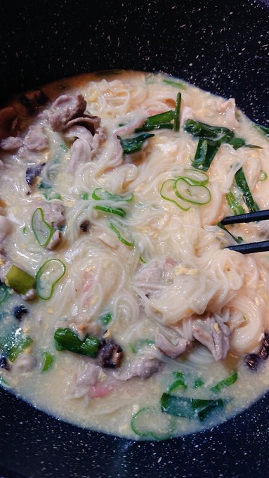 新居一発目の料理は

ニラ豚玉にゅうめん! 