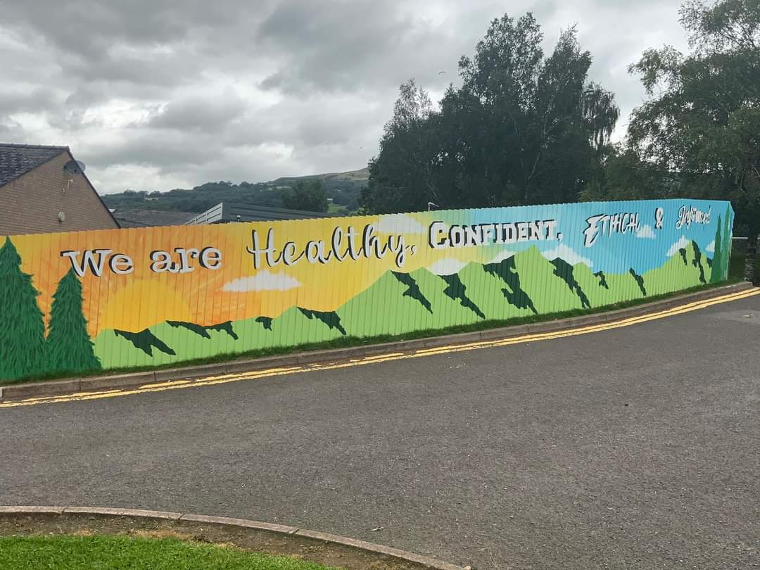 crickhowellhs's tweet image. Thanks to Meg's Murals for our new outside display. 

We love it. A perfect way to brighten things up in school and in the community. A fresh start for the new school year ✨🌈
