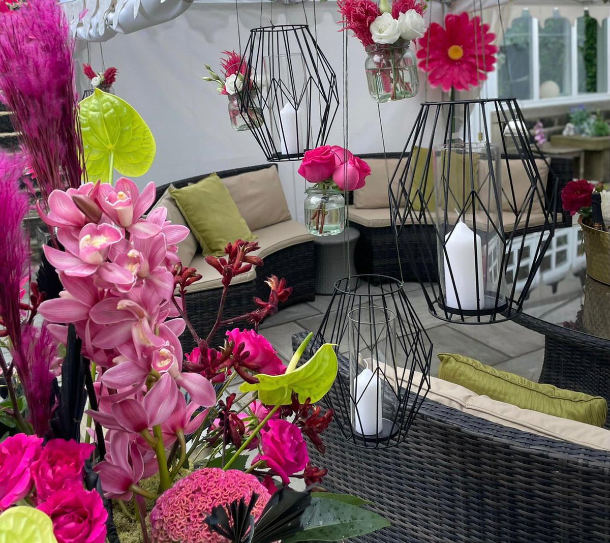 SavingEvents's tweet image. We had an incredible time organising Ruth's 60th #birthday!

The client loves bright pink florals and sparkling drinks, so we created a theme that was just her style. We pride ourselves on making your perfect #event come to life.

Get in touch with us today to plan your event! 💬