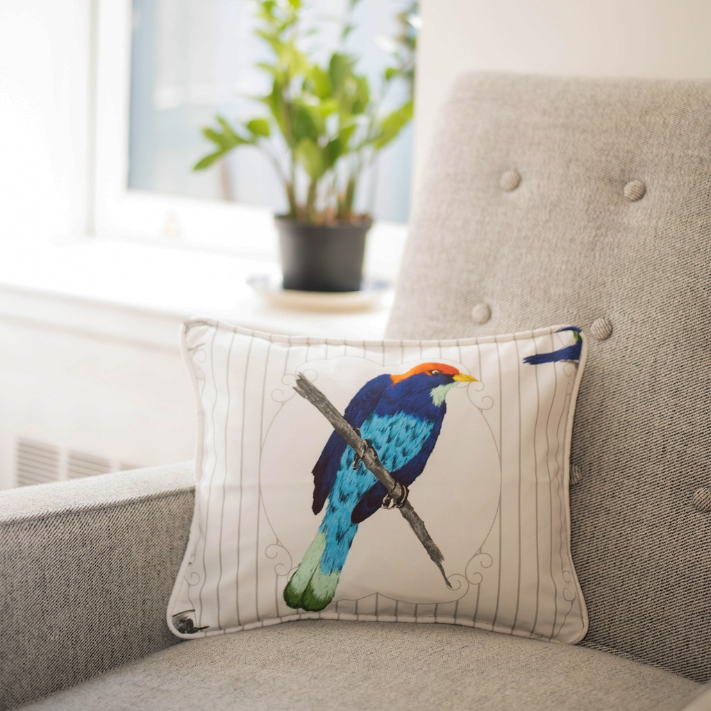 The Makaya Bird Bolster Pillow is inspired by the birds of Quisqueya Island in Haiti 🇭🇹 and makes for a sturdy back support when lounging at home. ➡️ l8r.it/eUmr #neworleansinteriordesign #portlandinteriordesign #throwpillow #minimalism #haitiandesign #familyroomdecor