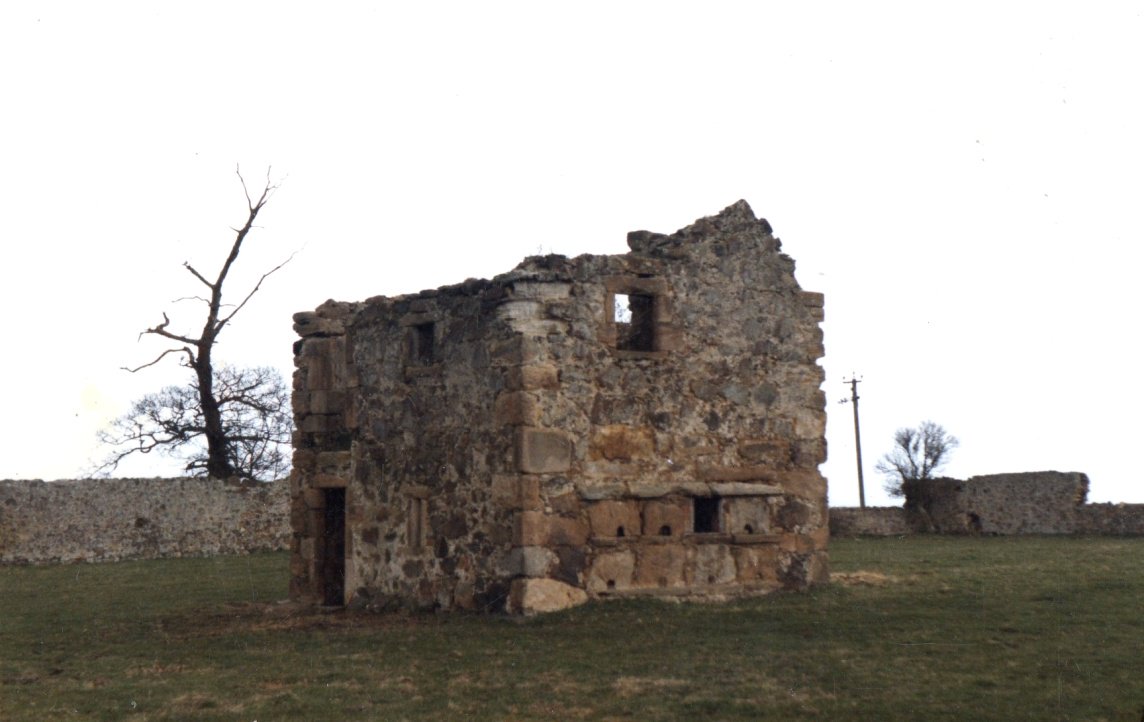 andrewsp2009's tweet photo. Byres Castle's Orchard tower near Haddington (Scotland) reconstruction sketch and finished watercolour from 1988 with Bee Boles. #ByresOrchardTower #ScottishBees https://t.co/JPvW0FEwSi