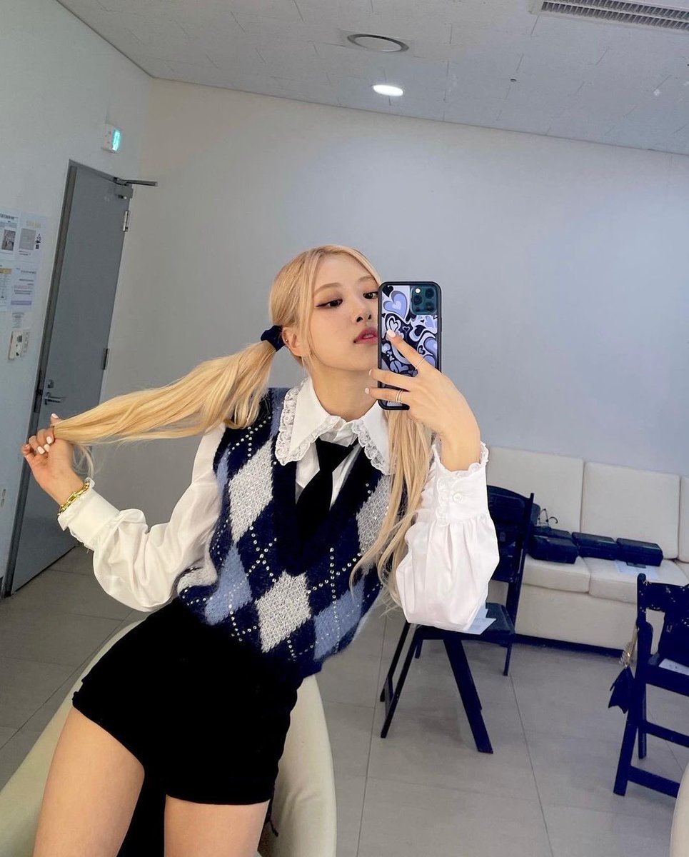 rosie (@roseannepics) on Twitter photo 