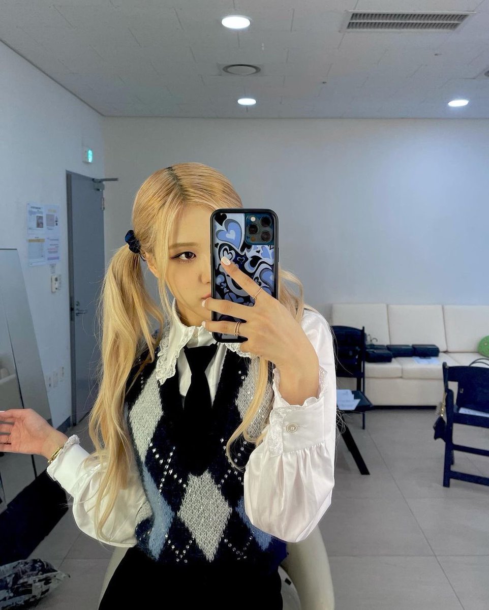 rosie tweet media