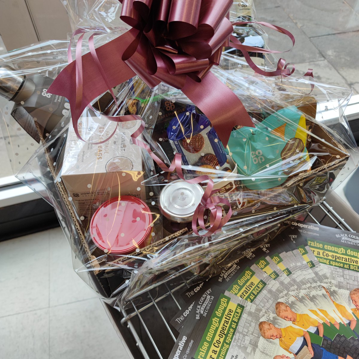 Our Raffle prize is ready and waiting for you to buy a ticket or two☺️! Please join us in raising funds for the #forgingahead project at the Black Country Museum! @grahamwren2 <a href="/allbledwhite/">Ryan</a> <a href="/AdrianD93465562/">Adrian Dunn</a> <a href="/CoopElaine/">Elaine Dean 🌹💚🇺🇦</a> <a href="/mycoopfood/">Central Co-op Food</a> @PaulalanDennis #longstreet