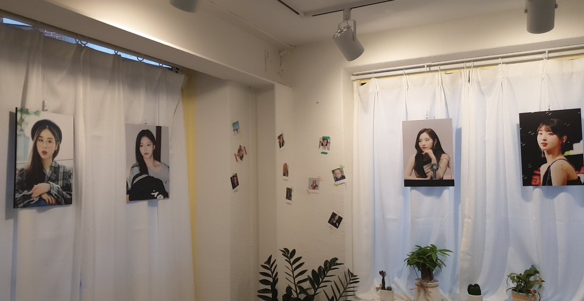 LoonaOec12's tweet photo. #이달의소녀가_피워낸_3번째_꽃
오늘 홍대카페 다녀왔습니다 사진 많고 넘 예뻤어요 고생하셨습니다~ 감사해요 이달소 3주년 축하해♡ https://t.co/b7SKZnNBZT