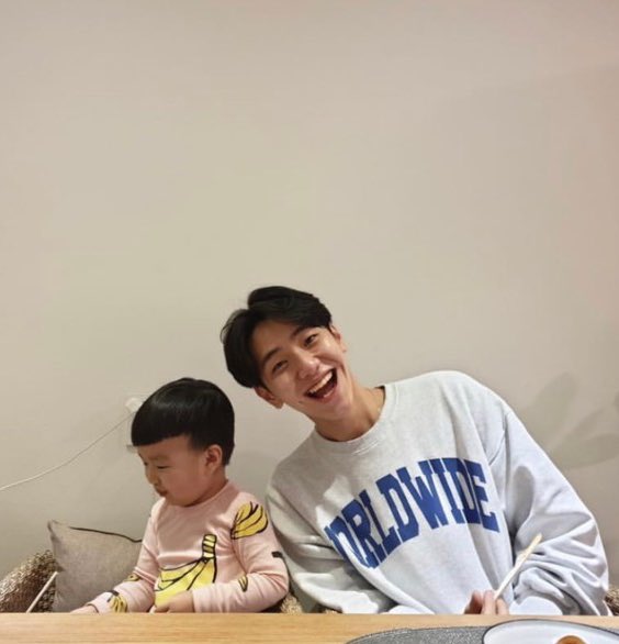 mcjvmin's tweet photo. 𝚌𝚕𝚎𝚊𝚛𝚕𝚢 𝚒 𝚠𝚊𝚜 𝚖𝚘𝚛𝚎 𝚎𝚡𝚌𝚒𝚝𝚎𝚍 𝚝𝚘 𝚖𝚎𝚎𝚝 𝚑𝚒𝚖 𝚝𝚑𝚊𝚗 𝚑𝚎 𝚠𝚊𝚜 𝚝𝚘 𝚖𝚎𝚎𝚝 𝚖𝚎. 🤡 https://t.co/MktX4WwCEP