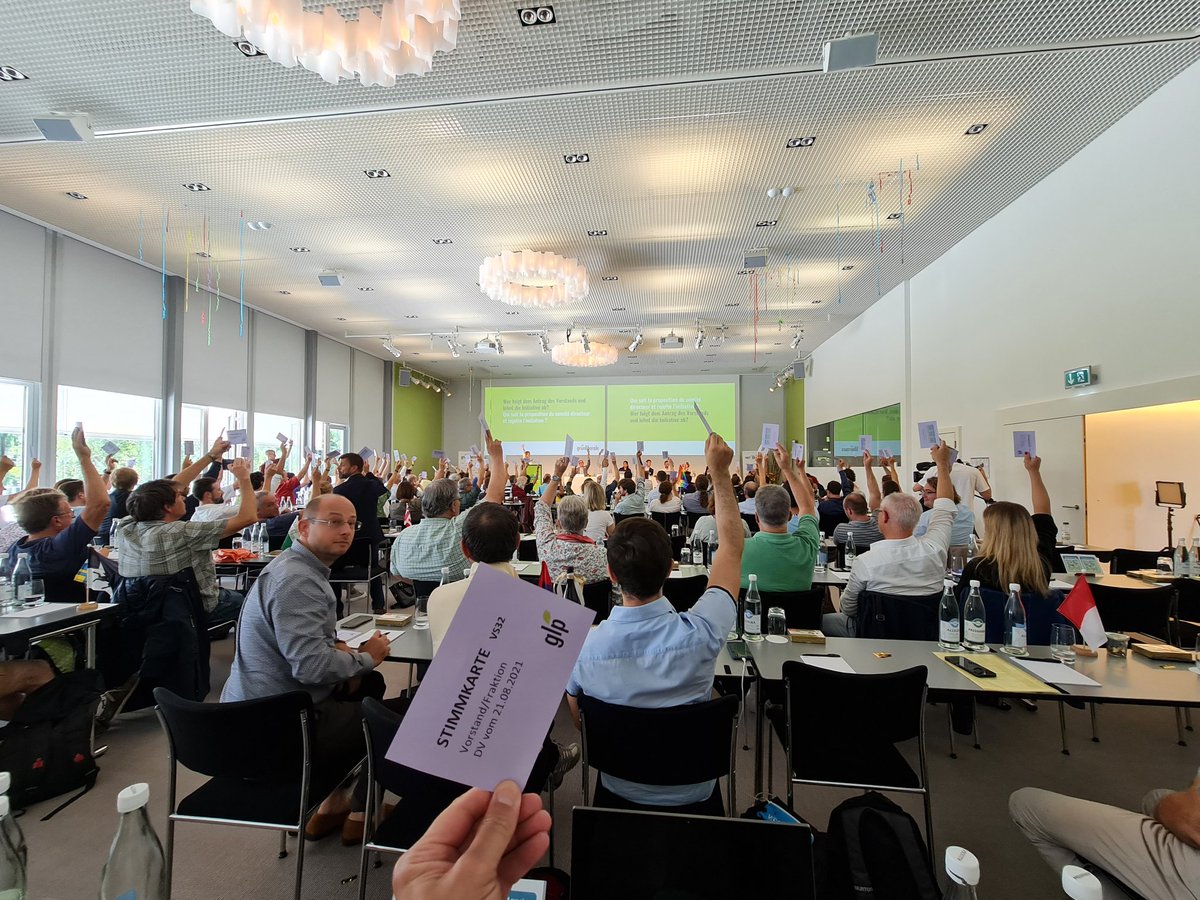 LorenzIlg's tweet photo. Heute hat die #DVglpCH der @grunliberale mit 139 NEIN zu 6 JA (bei 3 Enthaltungen) die #Parole gegen die @99prznt-Initiative der @JusoSchweiz #Steuerinitiative #99prozent beschlossen.
#EsistZeit für #Individualbesteuerung und weitere Verbesserungen des #Steuersystems #Schweiz https://t.co/7AfJAGMIIi