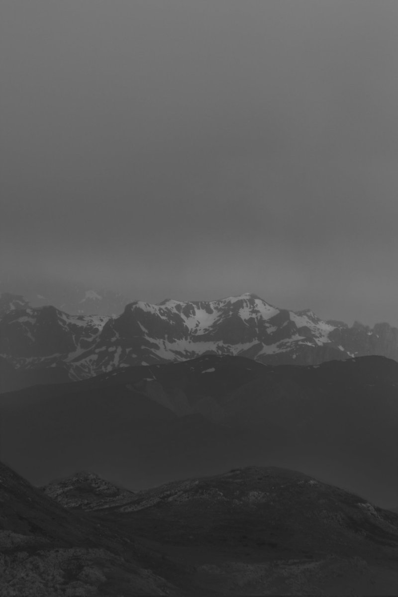 javialonsoph's tweet photo. De cuando teníamos nieve en las montañas 🏔️❄️ https://t.co/acCHVvW42d