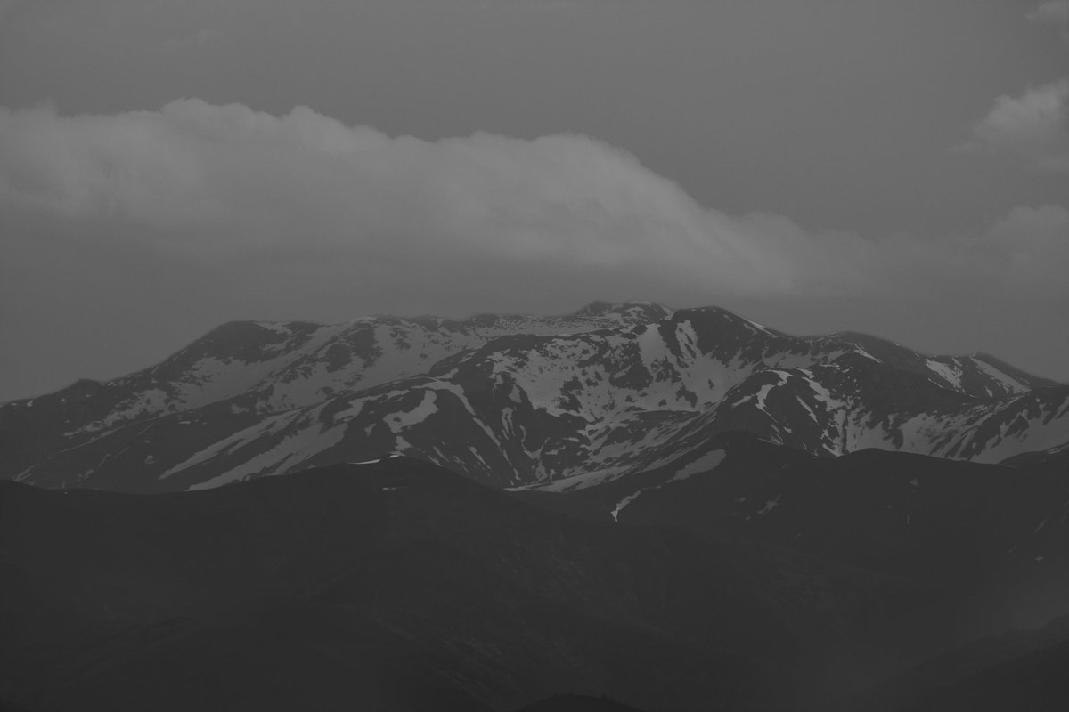 javialonsoph's tweet photo. De cuando teníamos nieve en las montañas 🏔️❄️ https://t.co/acCHVvW42d