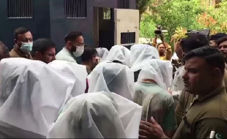92newschannel's tweet photo. Ayesha harassment case: 40 accused sent to jail for identification parade #jail #Ayeshaharassmentcase #identificationparade
https://t.co/7kOaHrLZ0z https://t.co/xMErrVoFcM