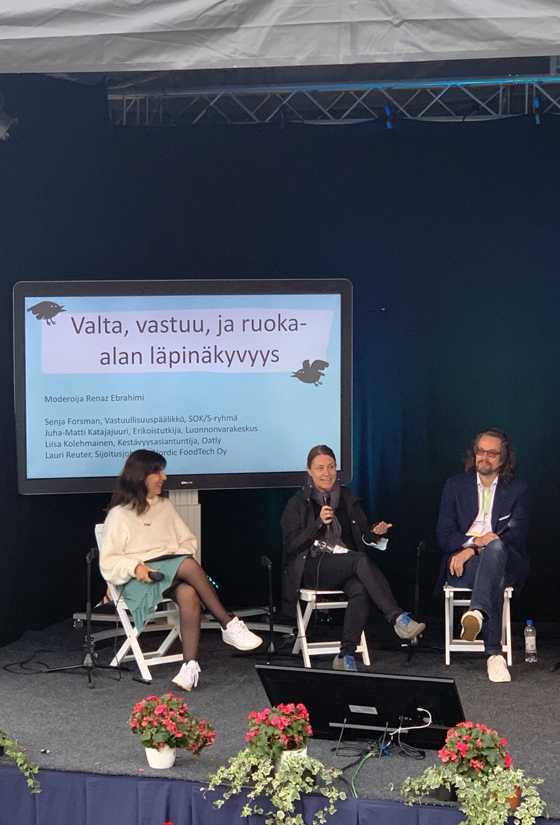 Puhetta valikoimista. ⁦<a href="/sryhma/">S-ryhmä</a>’n⁩ <a href="/SenjaForsman/">Senja Forsman</a>⁩; kauppa tarjoaa vaihtoehtoja, joista kuluttaja voi tehdä ilmastoystävällisiä valintoja ja myös seurata kulutustaan hiilijalanjälkilaskurilla. ⁦@IlmastoAreena⁩ #ruoka #kulutus #läpinäkyvyys