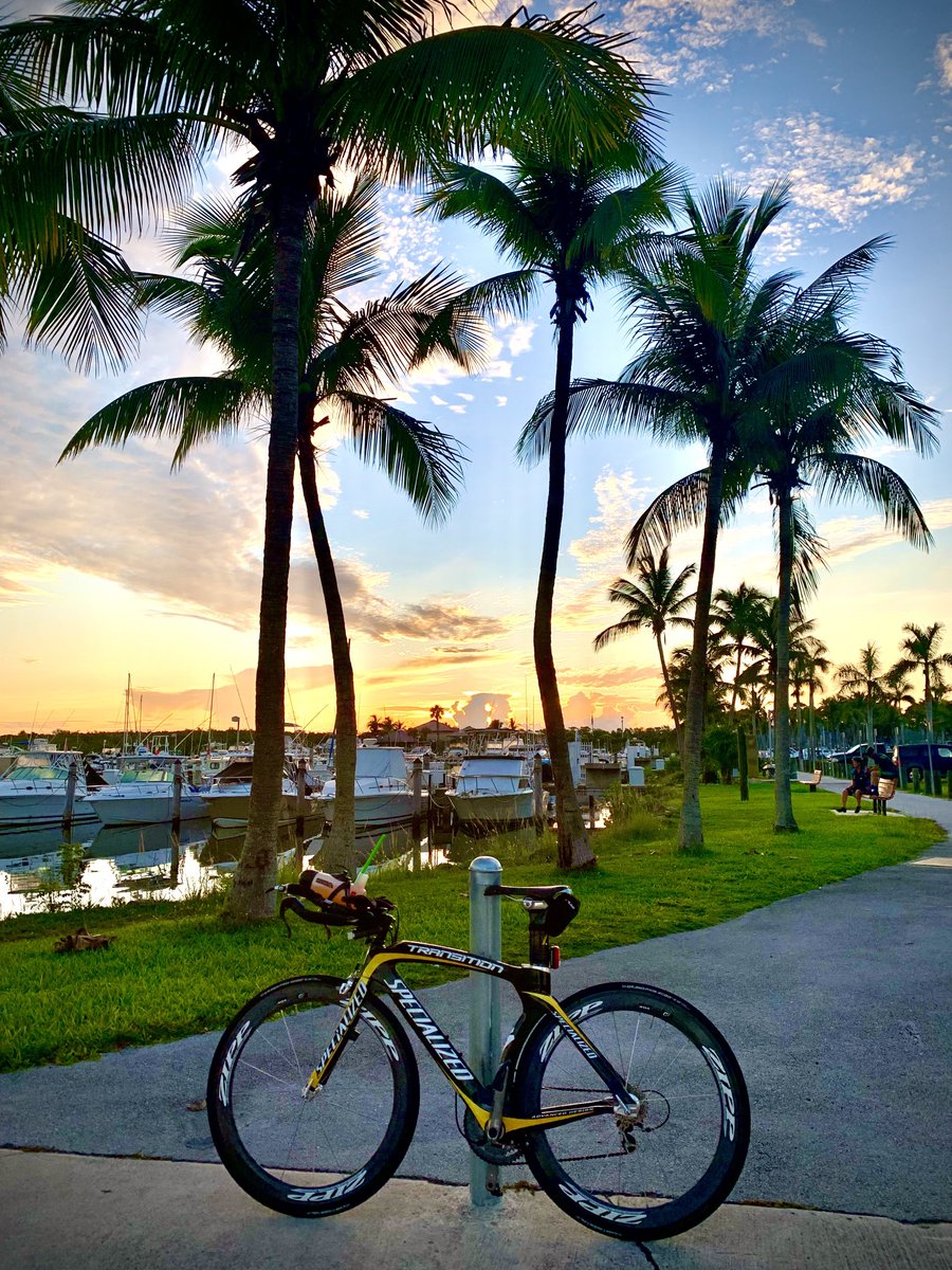 Sammy317's tweet photo. Hello:) A beautiful sunrise and training ride. I had to stop to take the pic. #StayHydrated #StaySafe #cycle #Triathlon #Duathlon #WeAreMultirace #Grateful #Miami #SaturdayMorning https://t.co/mU5dpSqTRi