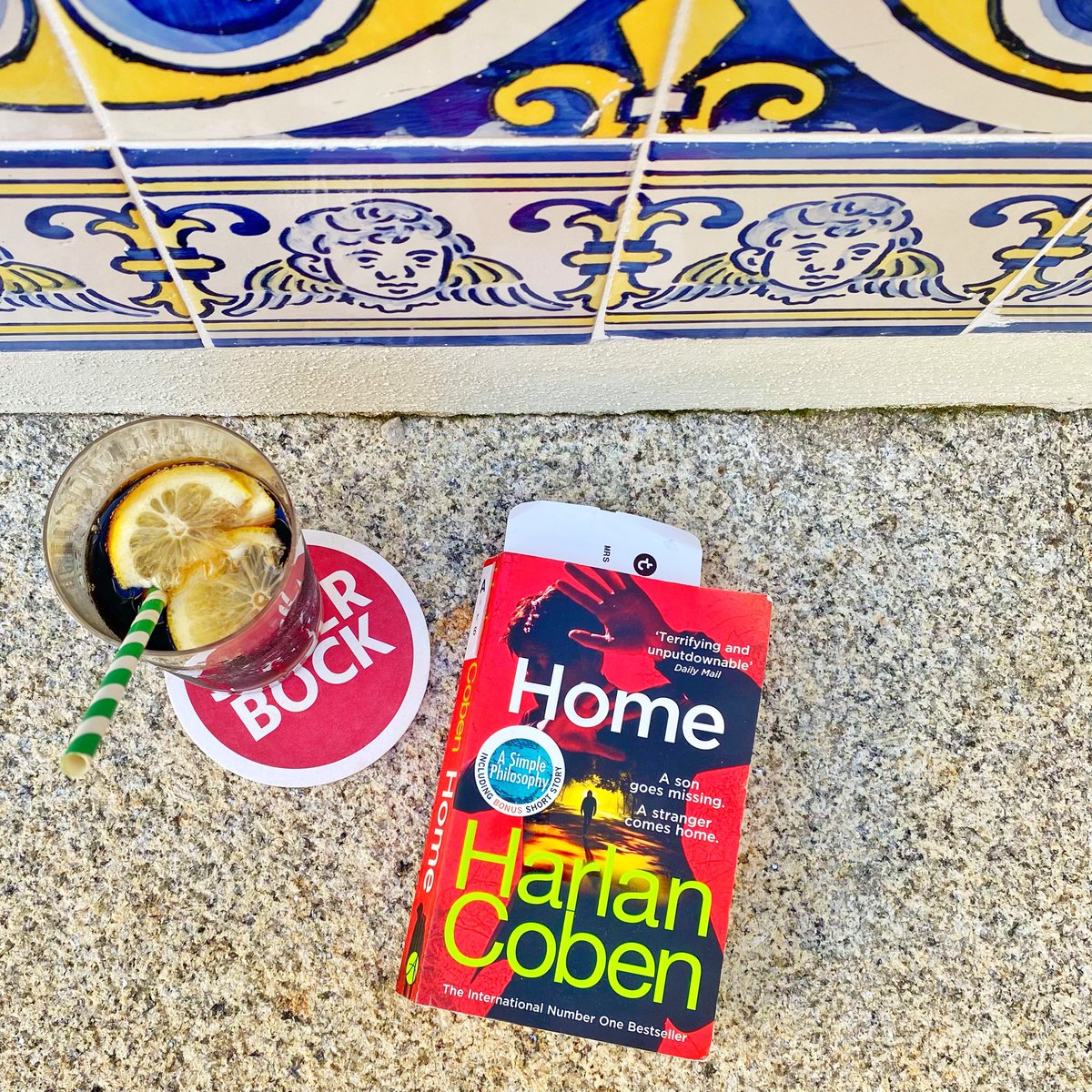 badannedotcom's tweet photo. The mandatory annual holiday picture :) #harlancoben #SummerReading #porto @HarlanCoben 📚 ☀️ 🍹 https://t.co/5pliwHxJGz