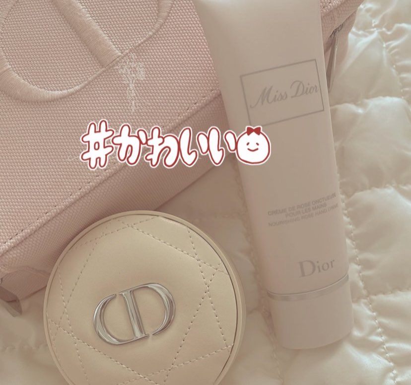 akasakinami's tweet photo. ただいま🙄

Diorでハンドクリームと
フェイスパウダーを
買ってきた☺︎︎

早速付けたけど
いい匂いすぎた🥺💕

明日出かけるし
返信できないかも
しれないから

何かある人は
今でもいいよ◎ https://t.co/m7IUNan2Z4