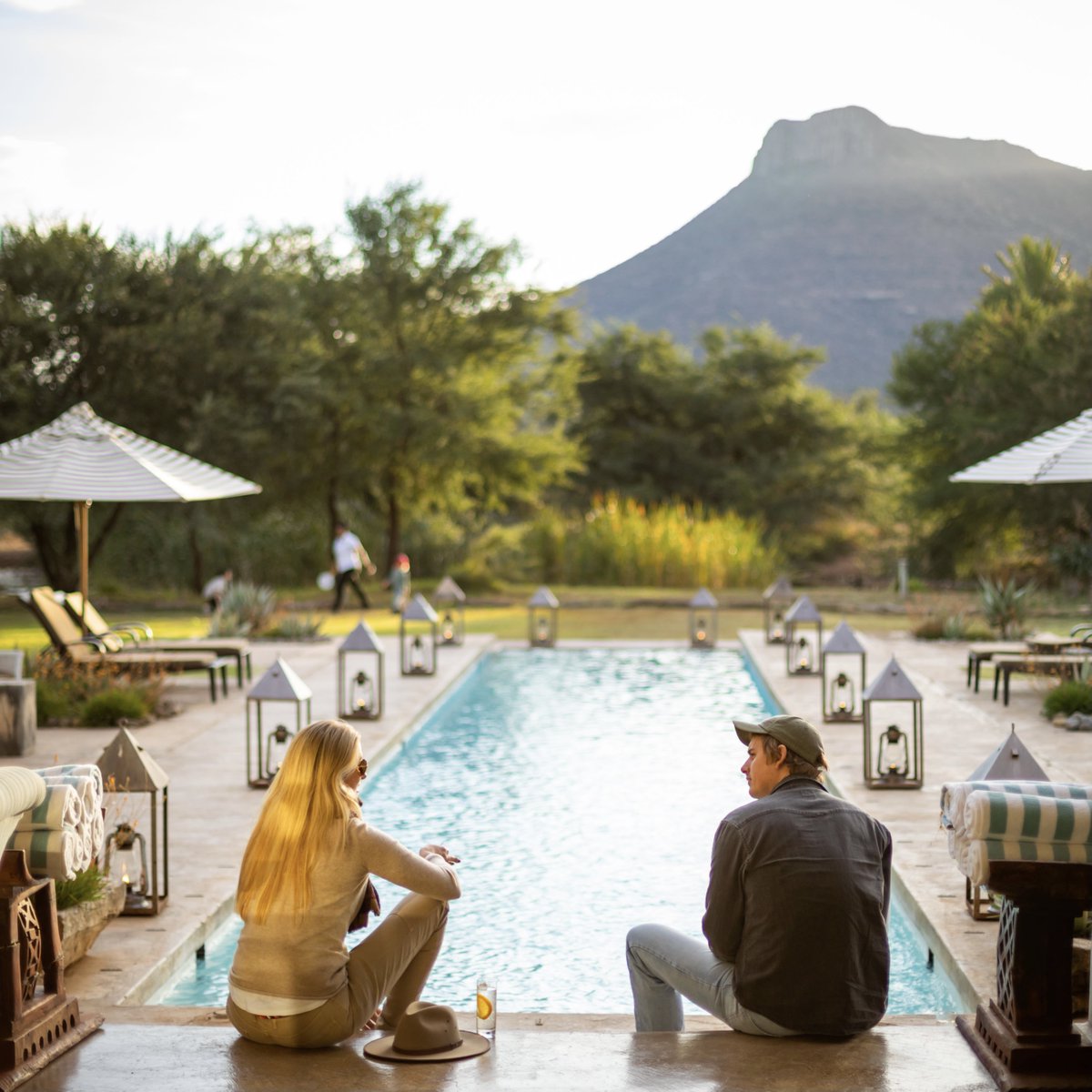 SamaraKaroo's tweet photo. Last light at the Manor - the perfect time for a drink by the pool as the kids play games on the lawn. This striking oasis in the semi-desert Karoo is a haven of pared-back luxury, indulgence and relaxation.
Learn more: https://t.co/zB91gfttfO
#KarooLiving β#SafariVilla https://t.co/4ORkxUHYEm