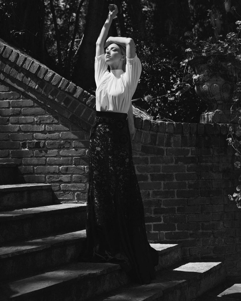 ภาพของ #AmandaSeyfried จากนิตยสาร Net A Porter 2021