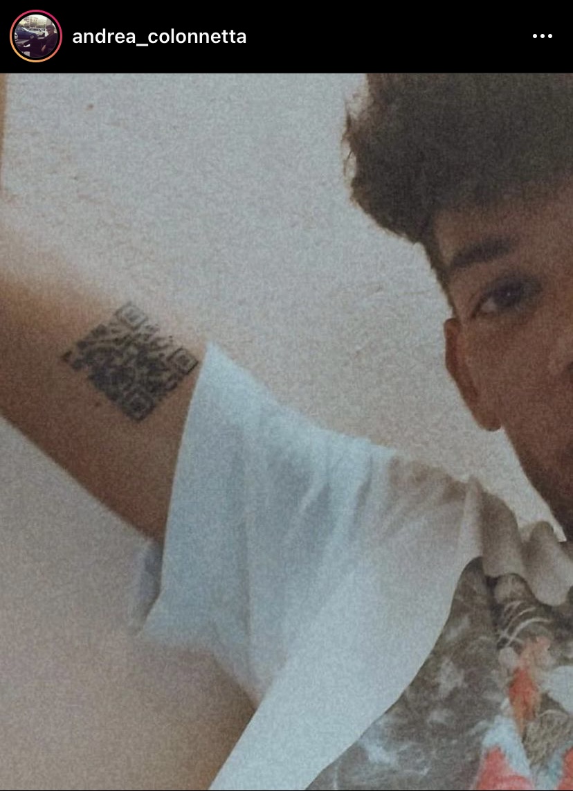 CerfiaFR's tweet photo. 🇮🇹 FLASH | Un étudiant #italien de 22 ans a décidé de se faire tatouer le QR code prouvant sa #vaccination contre le #Covid.

(BFMTV / Instagram) #PassSanitaire https://t.co/qcTDimFrde