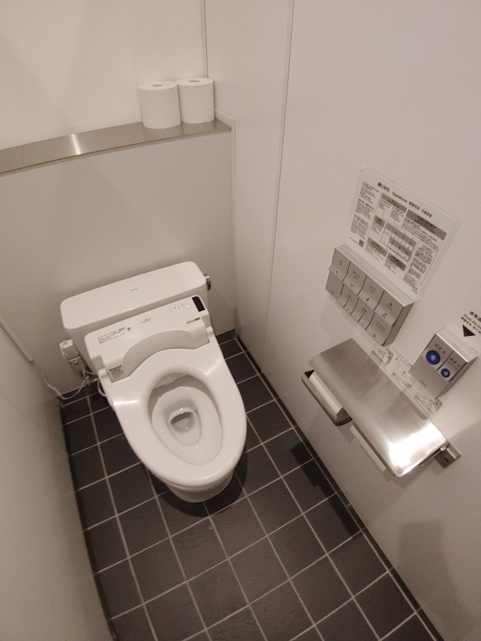 Twitter এ Matsuba 遠軽のトイレ 綺麗すぎて撮ってしまった あと一面お花畑のトイレもあるのでみんな行ってみよう マジ T Co 80clnmwfqw ট ইট র