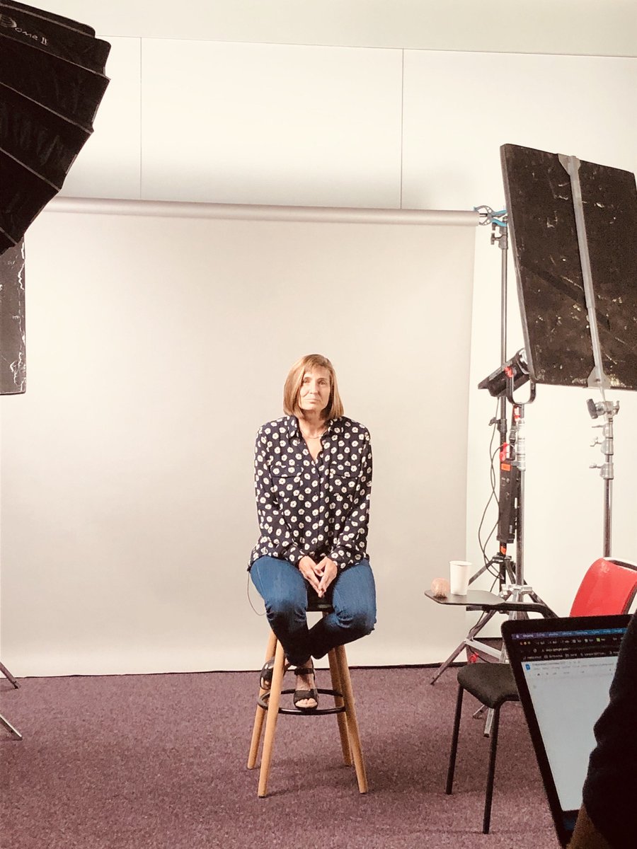 ScienceValais's tweet photo. 🎥Et le tournage continue cette après-midi avec les portraits des chercheuses d'#UniDistance:
▶️Pamela Banta Lavenex, professeure extraordinaire en #psychologie🧠
▶️Corinna Martarelli, professeure assistante en psychologie👀
Réalisé par Karim Merzoug🎥
#science #valais #recherche https://t.co/Qt0as676Jn