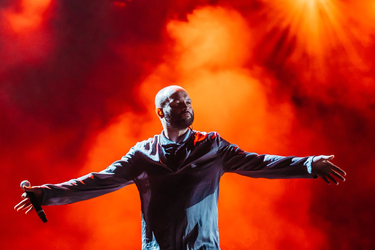 Performing at the <a href="/magic_pub/">The Magic Garden Pub</a> tonight with DJ cue on the ones and twos . The show never ever stops 

📸 Paul Grace Photography