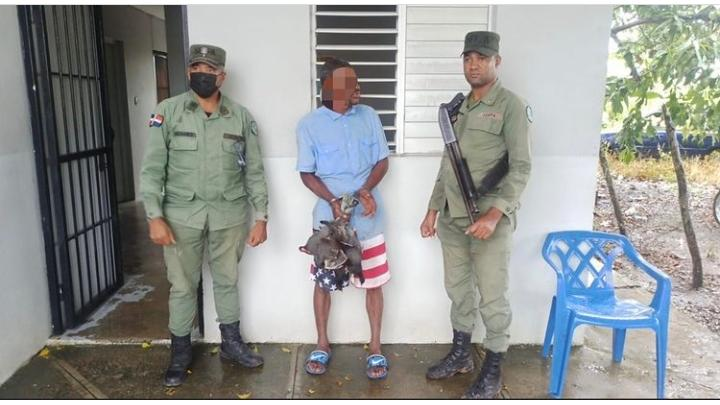 senpard's tweet photo. Agentes del SENPA apresaron señor por ser sorprendido en flagrante delito con (7) aves de la especie Gallareta, (5) de ellas viva y (2) muertas, en el Municipio Cenovi, “provincia Duarte”.

#senpard #medioambienterd #todossomossenpa #ley6400 #operativos #delitosambientales https://t.co/B1oHsDGGwJ